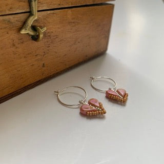 Örhängen IN LOVE rödaprikos/matt guld