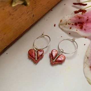 Örhängen IN LOVE röd spräcklig/hallon