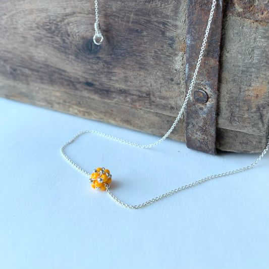 Halsband MINI CLOUD med liten pärlad pärla i silver och mandarin