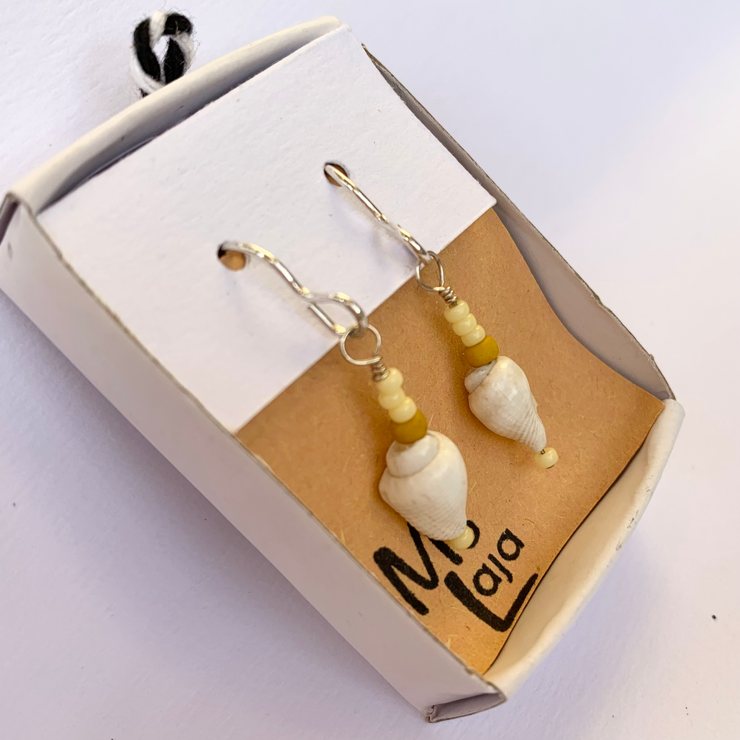 LITTLE SHELL beads mustard/creme - MoLaja Design